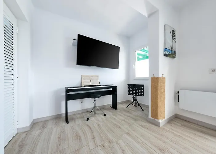 Casa Roberta Sea View * Коста-Тегисе